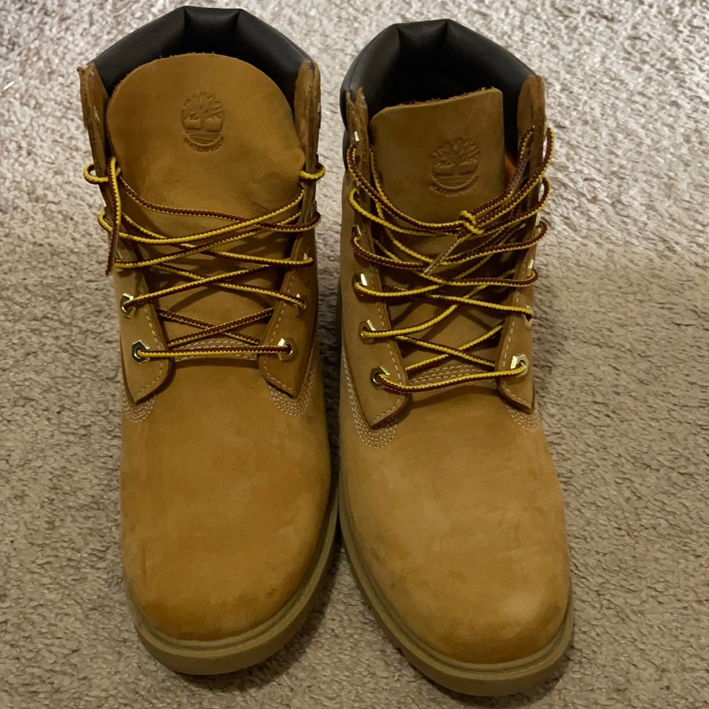 Women’s timberland boots size 9